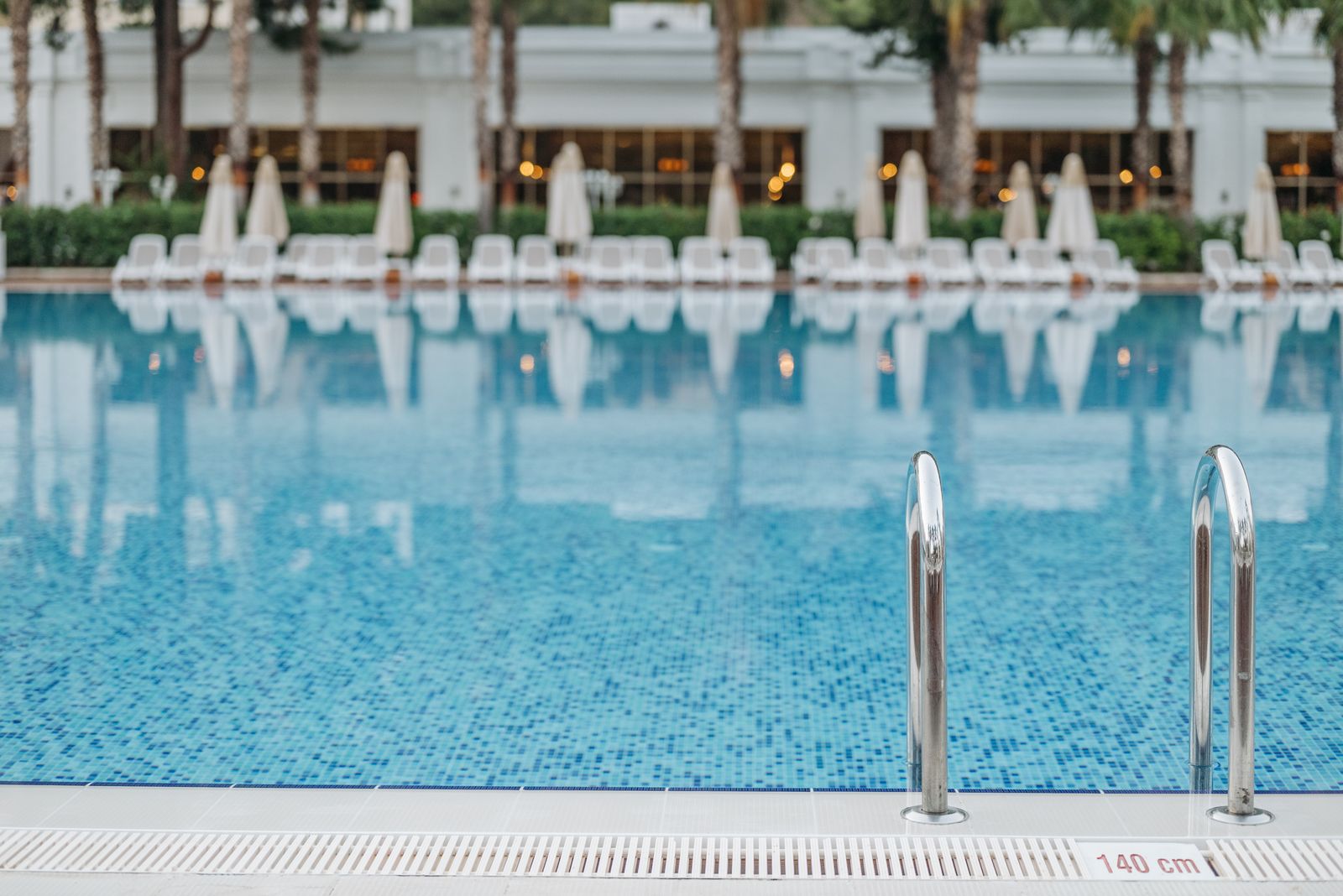 Piscina con agua tratada con productos SupplyQuim